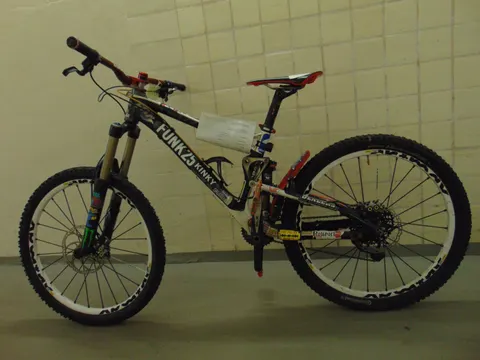 Schwarz-weißes Fahrrad