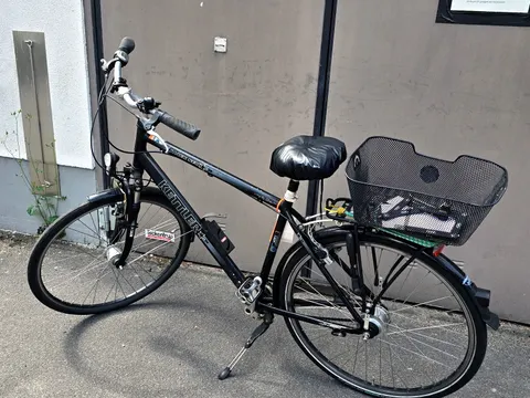 Schwarzes Herrenfahrrad