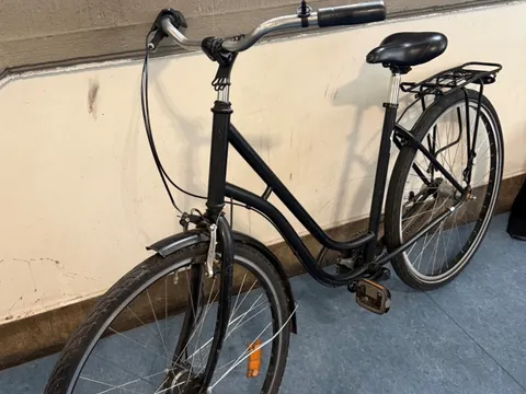 Schwarzes Damenfahrrad