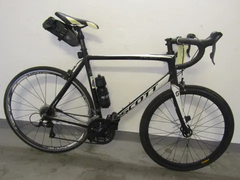 Schwarz-weißes Herrenfahrrad