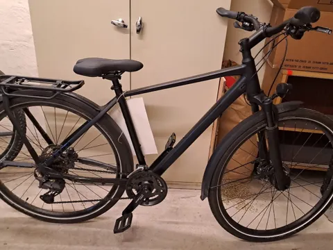 Schwarzes Herrenfahrrad