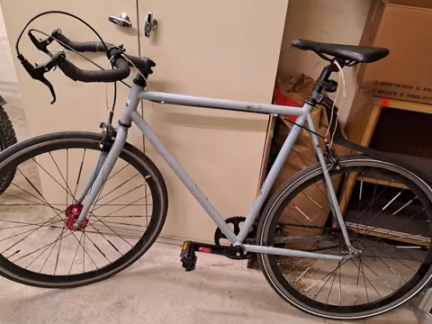 Graues Herrenfahrrad