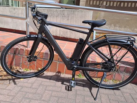 Schwarzes E-Bike