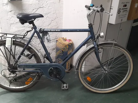 Blaues Herrenfahrrad