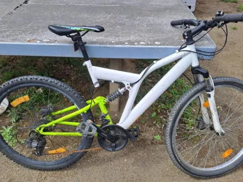 Weißes Mountainbike