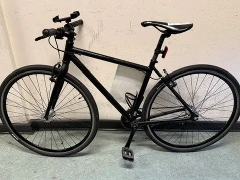 Schwarzes Herrenfahrrad