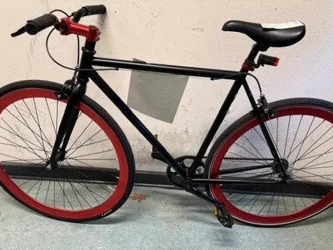 Schwarzes Herrenfahrrad