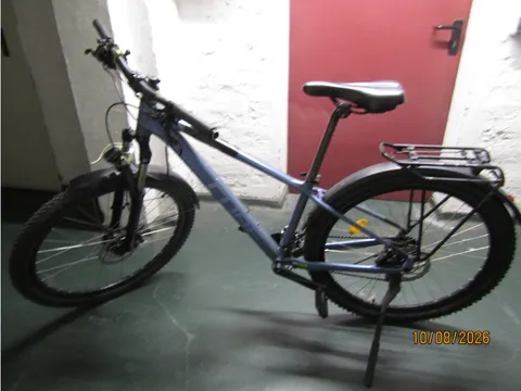 Blaues Mountainbike