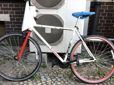 Weißes Herrenfahrrad