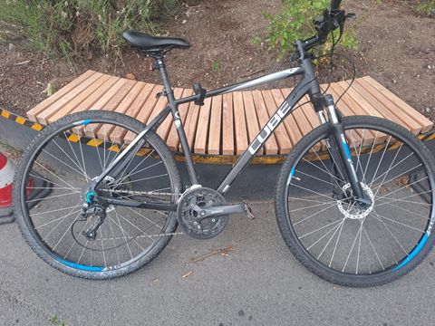 Schwarzes Herrenfahrrad