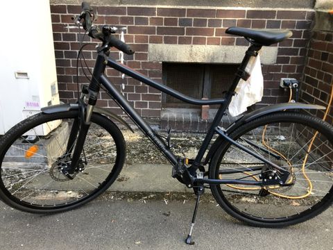 Schwarzes Herrenfahrrad