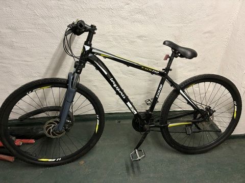 Schwarzes Mountainbike