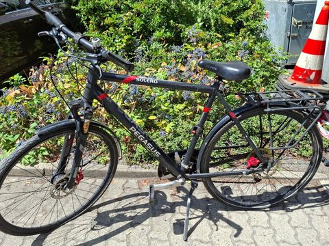 Schwarzes Herrenfahrrad