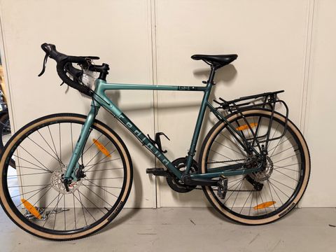 Türkisfarbenes Herrenfahrrad
