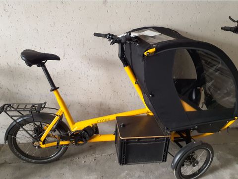 Gelbes Lastenfahrrad