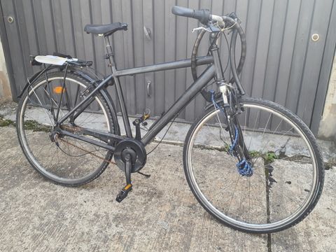 Schwarzes Herrenfahrrad