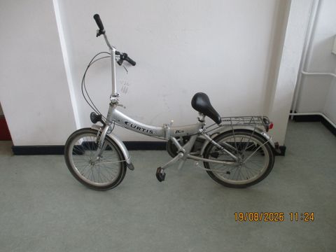 Silberfarbenes Klappfahrrad