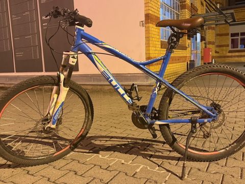 Blau-gelbes Fahrrad