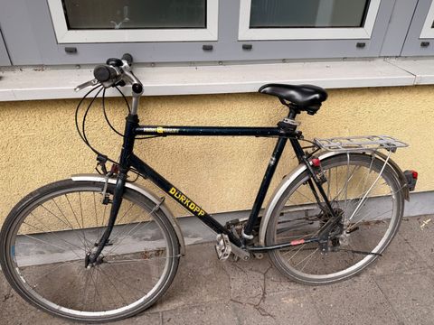 Schwarzes Herrenfahrrad