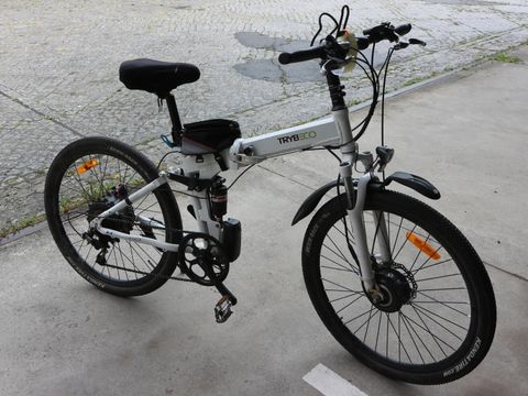Weißes E-Bike