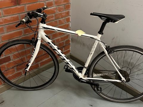 Weißes Herrenfahrrad