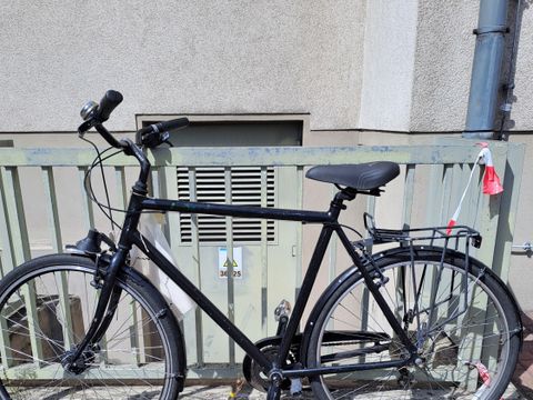 Schwarzes Herrenfahrrad