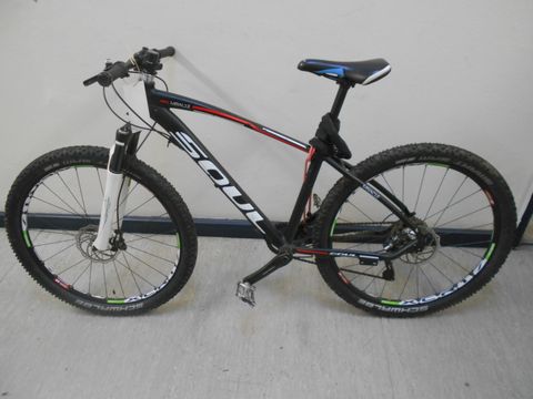 Schwarzes Herrenfahrrad