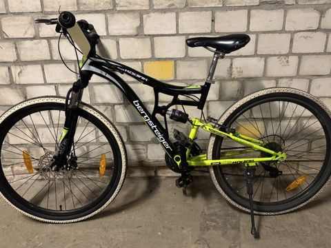 Schwarz-gelbes Herrenfahrrad