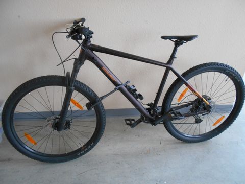 Schwarzes Mountainbike