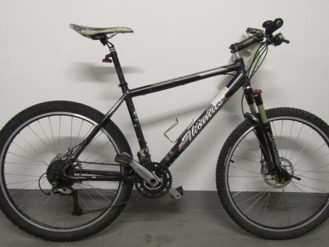 Schwarzes Herrenfahrrad