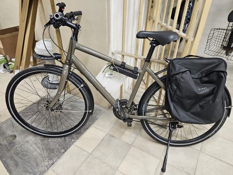 Grau-braunes Herrenfahrrad