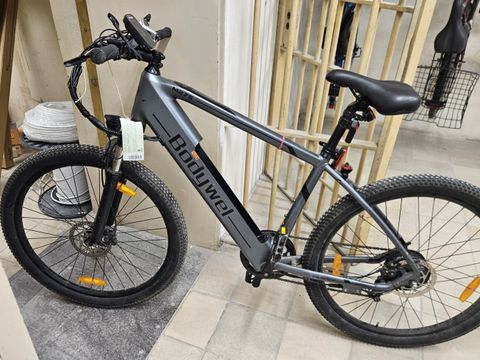Graues E-Bike