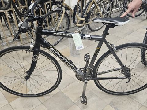 Grau-schwarzes Herrenfahrrad