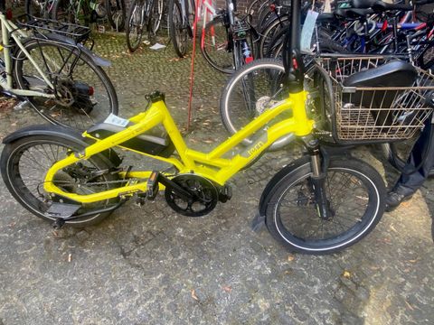 Gelbes E-Bike