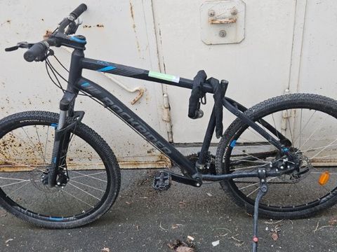 Schwarzes Herrenfahrrad