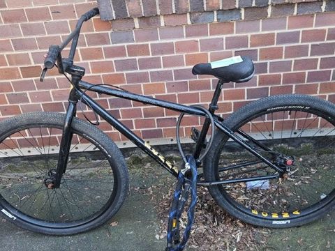 Schwarzes Herrenfahrrad