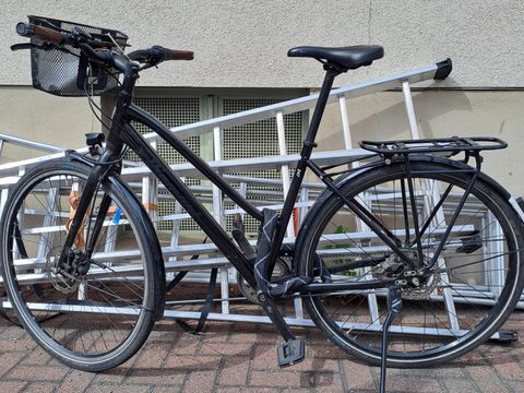 Schwarzes Damenfahrrad