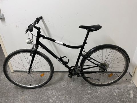 Schwarzes Herrenfahrrad