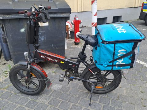 Schwarzes E-Bike