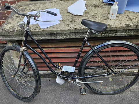 Schwarzes Damenfahrrad