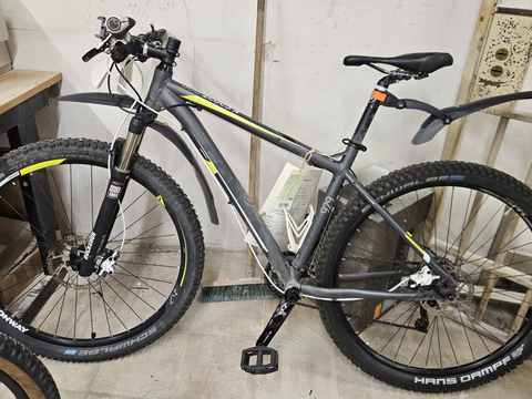 Blaues Herrenfahrrad