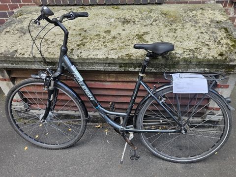 Schwarzes Damenfahrrad