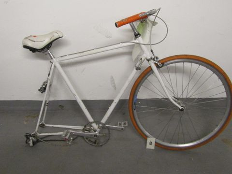 Weißes Herrenfahrrad
