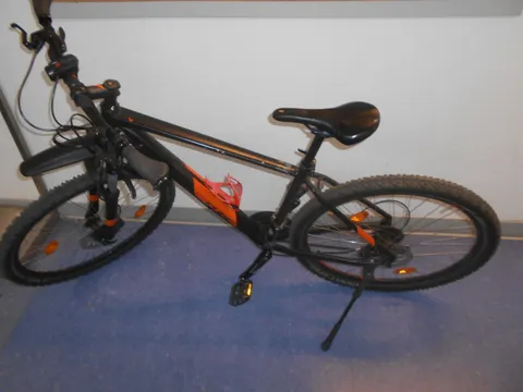 Orange-schwarzes Herrenfahrrad