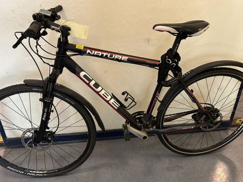 Schwarzes Herrenfahrrad