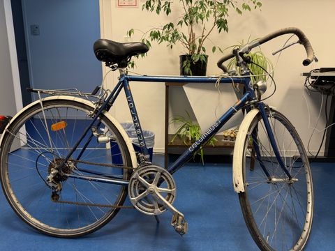 Blaues Herrenfahrrad