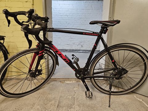 Schwarzes Herrenfahrrad