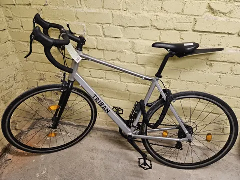 Silbernes Herrenfahrrad