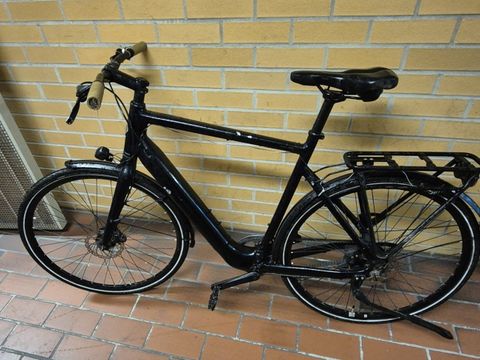 Schwarzes Herrenfahrrad