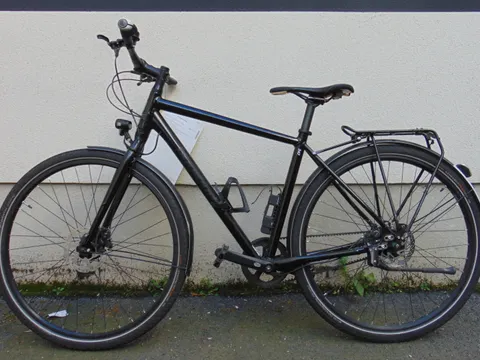 Schwarzes Herrenfahrrad